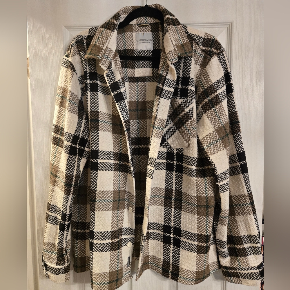 Larson & Co button shirt
